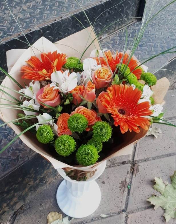 Букет цветов из: Герберы, Хризантемы, Альстромерии и Розы в Алупке