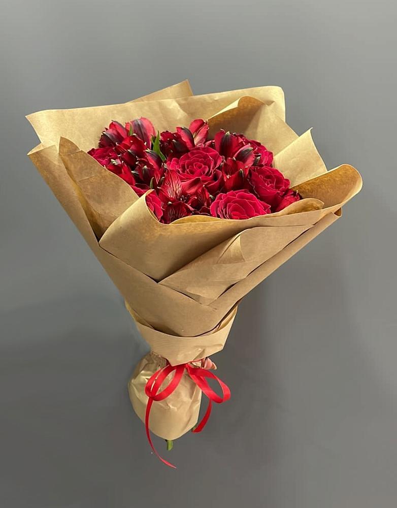 Букет цветов из: Альстромерии и Розы в Алупке