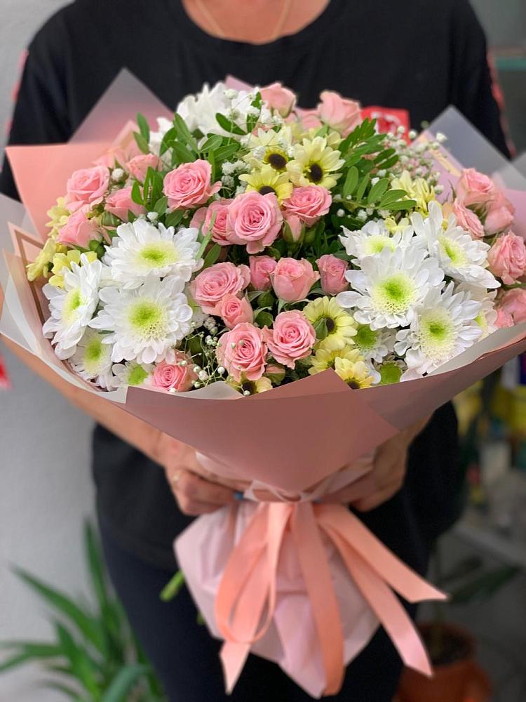 Букет цветов из: Розы и Хризантемы в Алупке