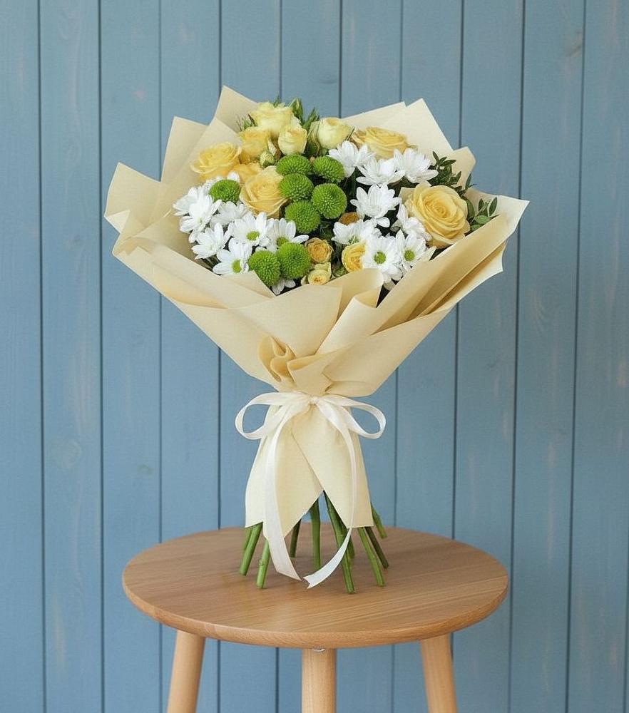 Букет цветов из: Хризантемы и Розы в Алупке