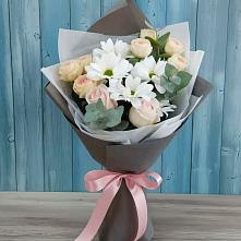 Букет цветов из:  Хризантемы и Розы в Алупке