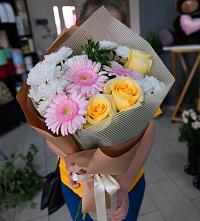 Букет цветов из:  Герберы, Розы и Хризантемы в Алупке
