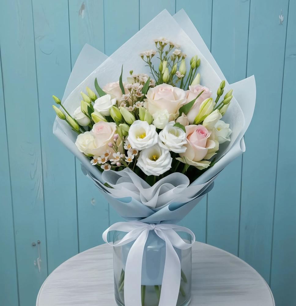 Букет цветов из: Розы и Лизиантусы в Алупке