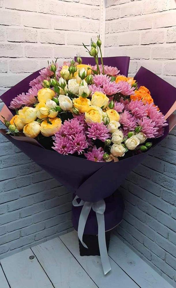 Букет цветов из: Хризантемы и Розы в Алупке