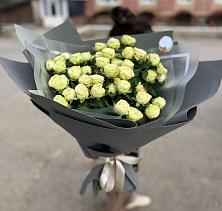Букет Белые кустовые розы Солинеро в Алупке