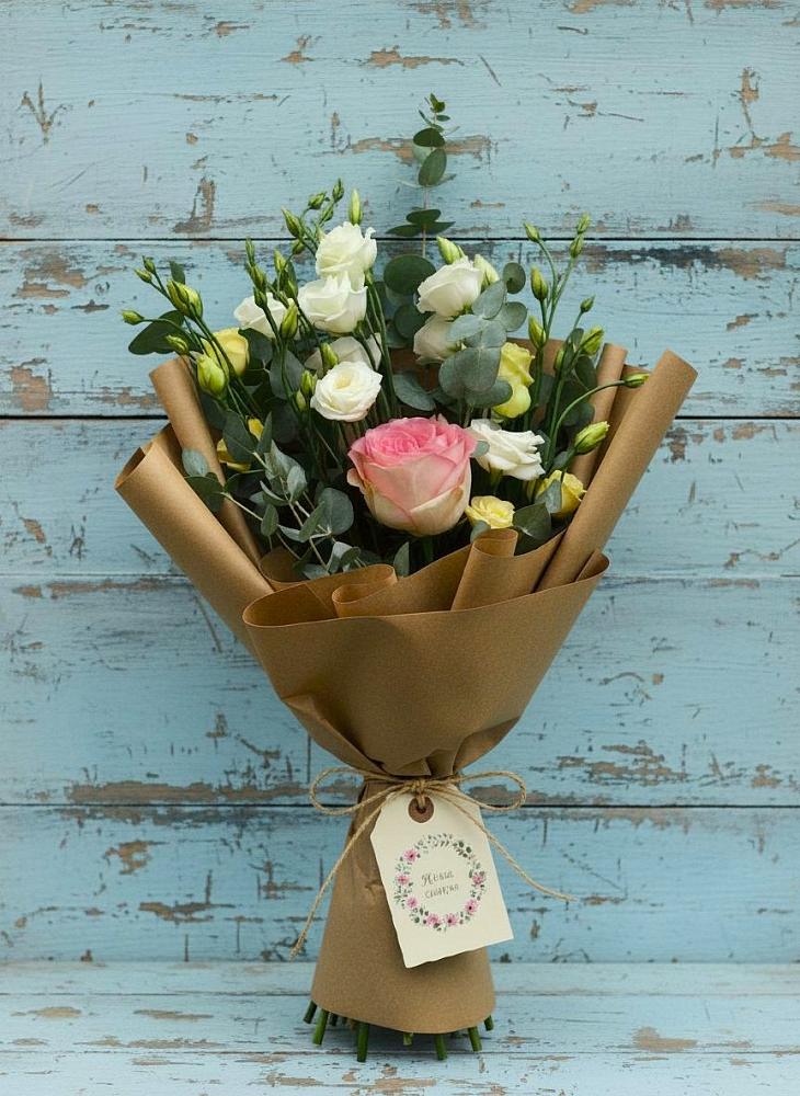 Букет цветов из: Розы и Лизиантусы в Алупке