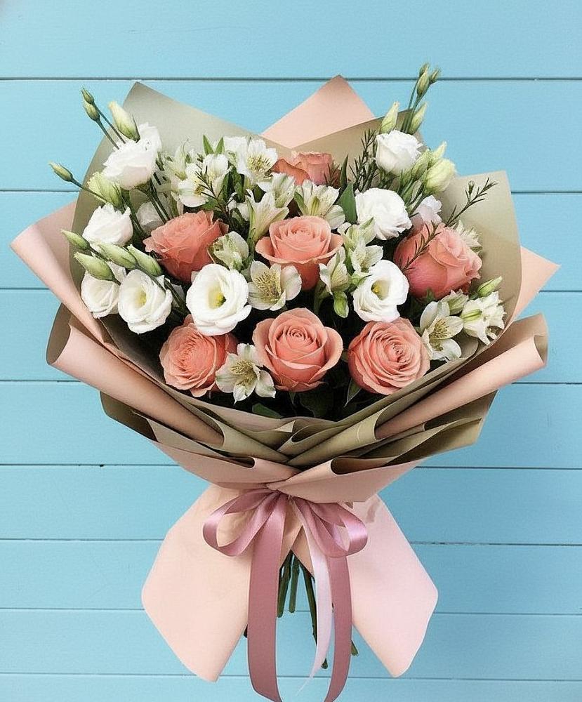 Букет цветов из: Розы, Альстромерии и Лизиантусы в Алупке