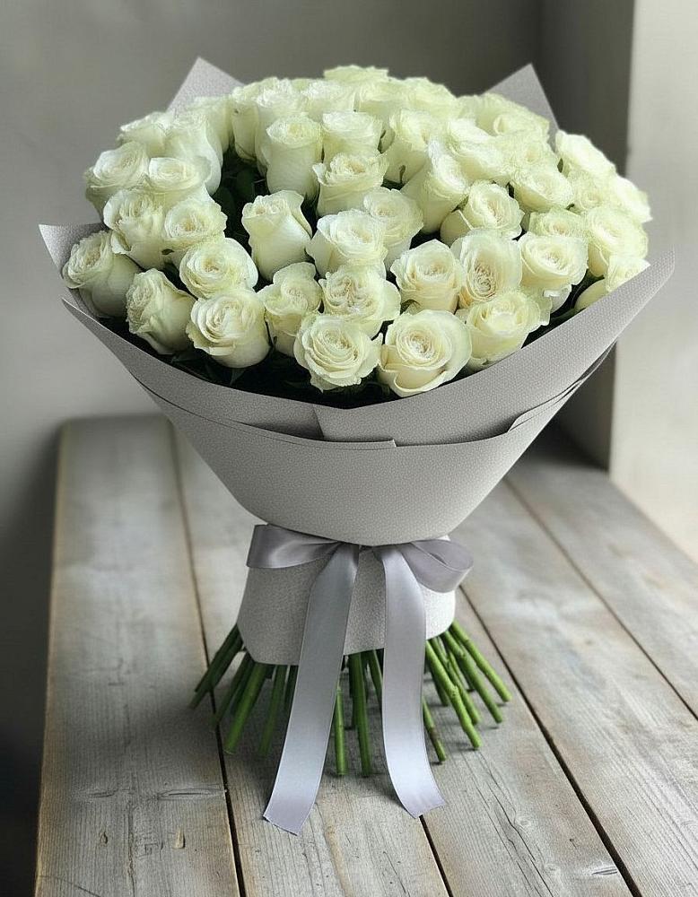 Букет 35 Белых роз в Алупке