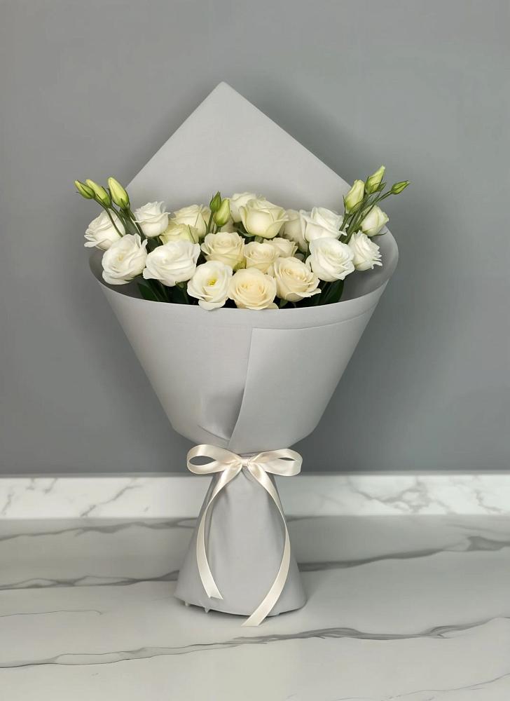 Букет цветов из: Розы и Лизиантусы в Алупке