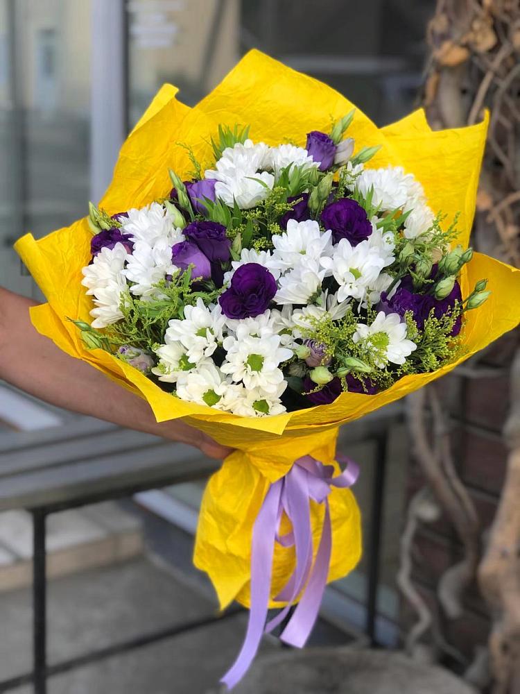 Букет цветов из: Ирисы, Хризантемы и Ромашки в Алупке
