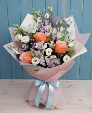 Букет цветов из:  Лизиантусы, Розы, Альстромерии и Гипсофила в Алупке