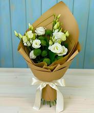 Букет цветов из:  Хризантемы и Лизиантусы в Алупке