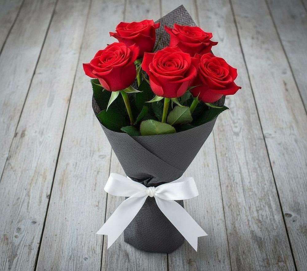 Букет 5 Красных роз Эдлесс Лав в Алупке