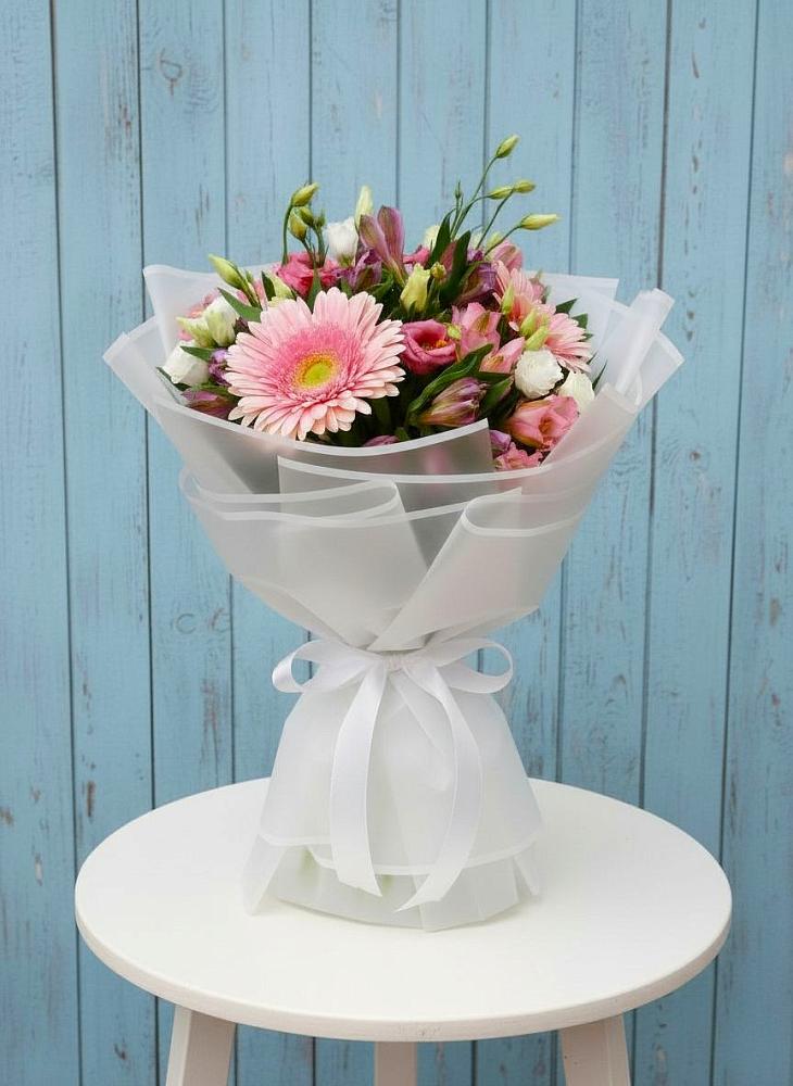 Букет цветов из: Герберы, Альстромерии и Лизиантусы в Алупке