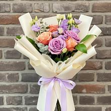 Букет цветов из:  Лизиантусы и Розы в Алупке