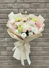 Букет цветов из:  Гвоздики, Розы, Лизиантусы и Хризантемы в Алупке