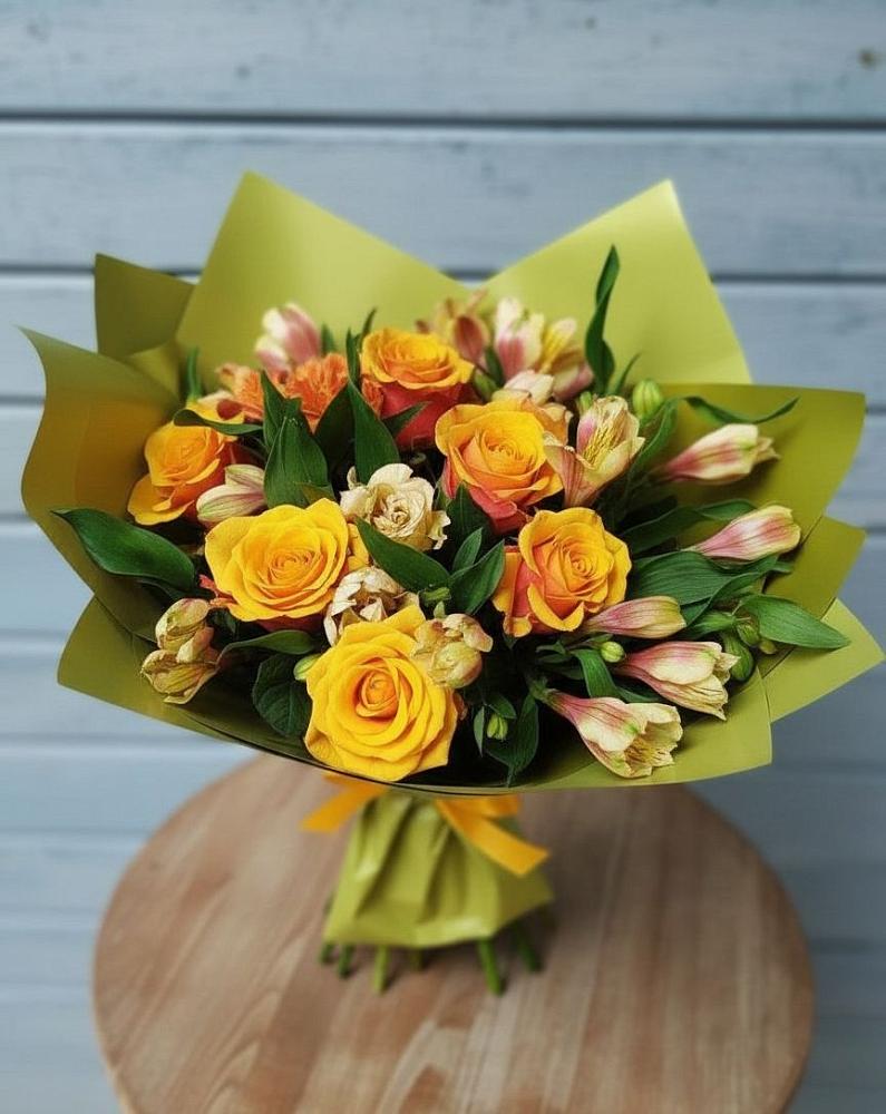 Букет цветов из: Альстромерии и Розы в Алупке