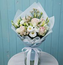 Букет цветов из:  Розы и Лизиантусы в Алупке